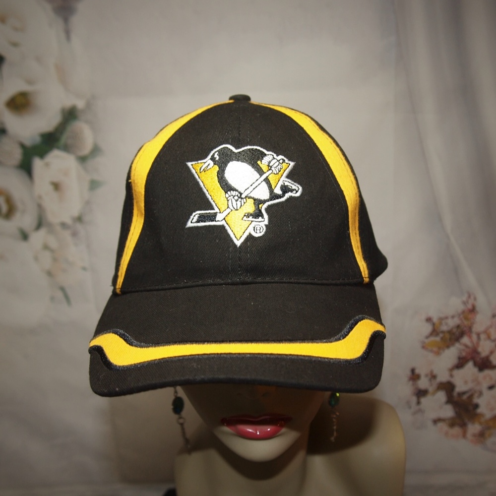 Pittsburgh Penguins NHL Hat Vintage Embroidered Baseball Cap NWOT Unique Style